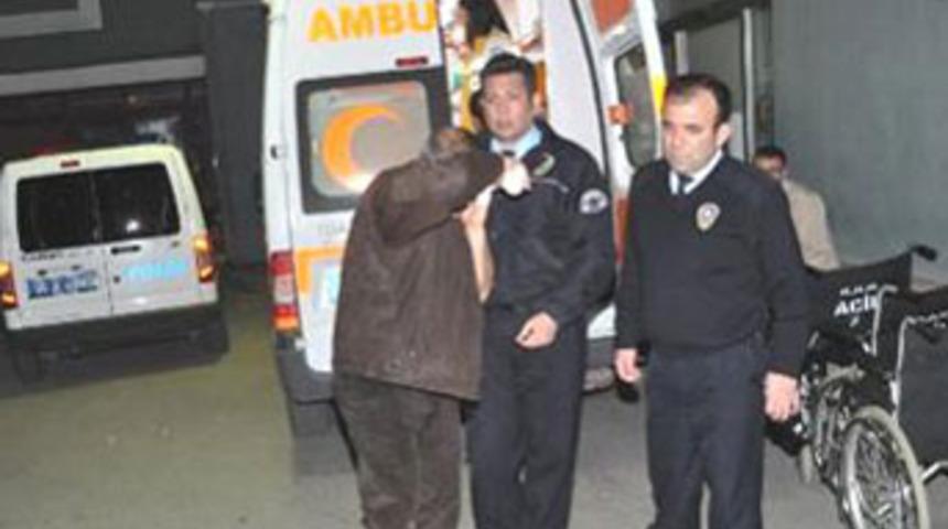 Polisi d&ouml;v&uuml;p silahını aldılar