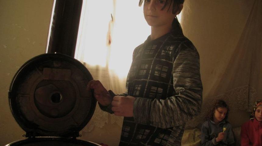 Kardeşlerine Annelik Yapan 9 Yaşındaki Suriyeli Efnan