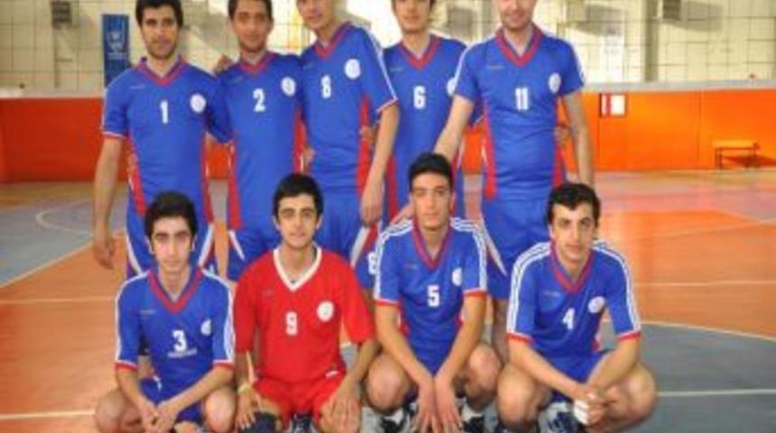 Van Gen&ccedil;lik Spor Voleybolda Hız Kesmiyor