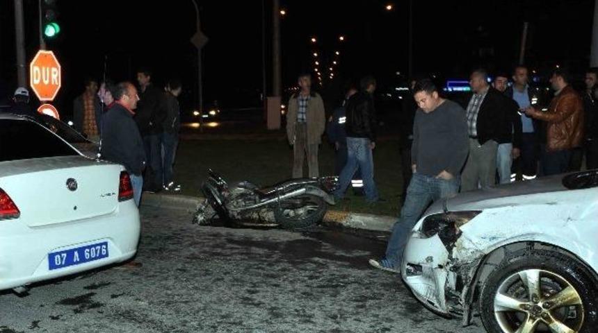 Otomobille Motosiklet &Ccedil;arpıştı: 2 Yaralı