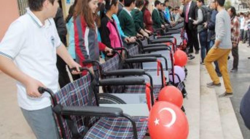 Mavi Kapaklar 23 Engelliye Tekerlekli Sandalye Oldu