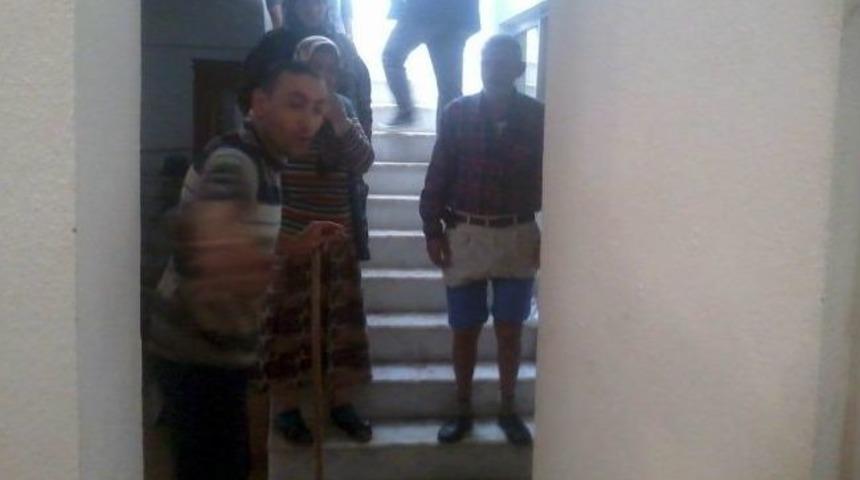 Edremit&rsquo;te Yeni Aldığı Evi Sular Altında Kalan Kadın G&ouml;z Yaşlarına Boğuldu