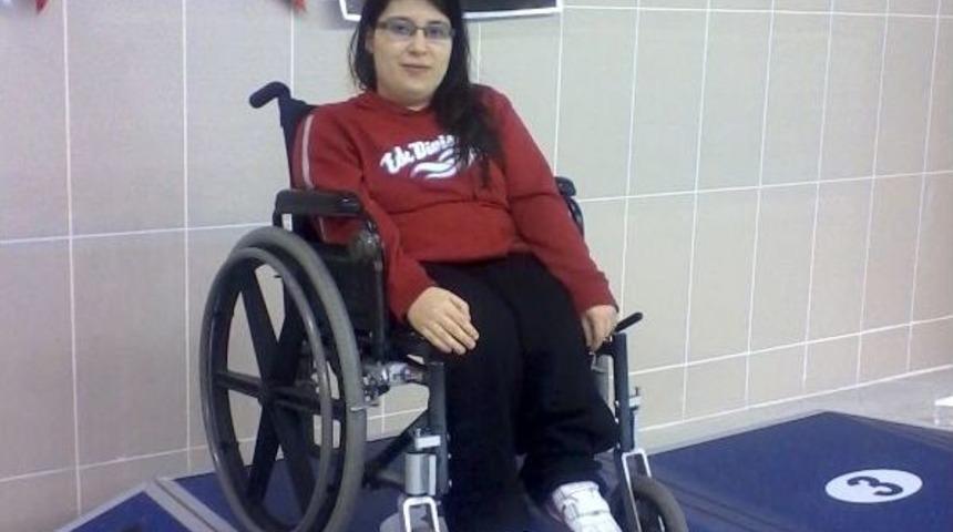 Bedensel Engelli &Ouml;zge &Uuml;st&uuml;n&rsquo;&uuml;n &ldquo;&uuml;st&uuml;n&rdquo; Başarısı