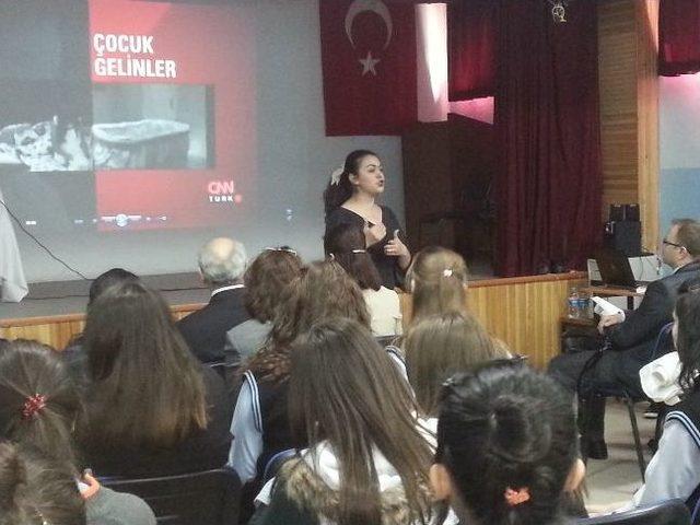 Kız Meslek Lisesinde Erken Yaşta Evlilik Semineri