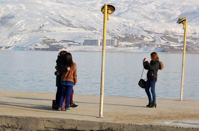 Tatvan’da Iki Mevsim Bir Arada Yaşanıyor