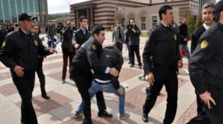 &Uuml;niversitelilerin Yemek Zammı Protestosunda Olay &Ccedil;ıktı: 9 Yaralı, 5 G&ouml;zaltı