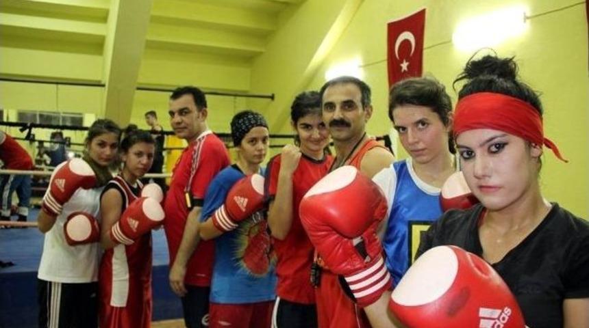 Adanalı Boks&ouml;rler Isparta&rsquo;da Başarı Arıyor