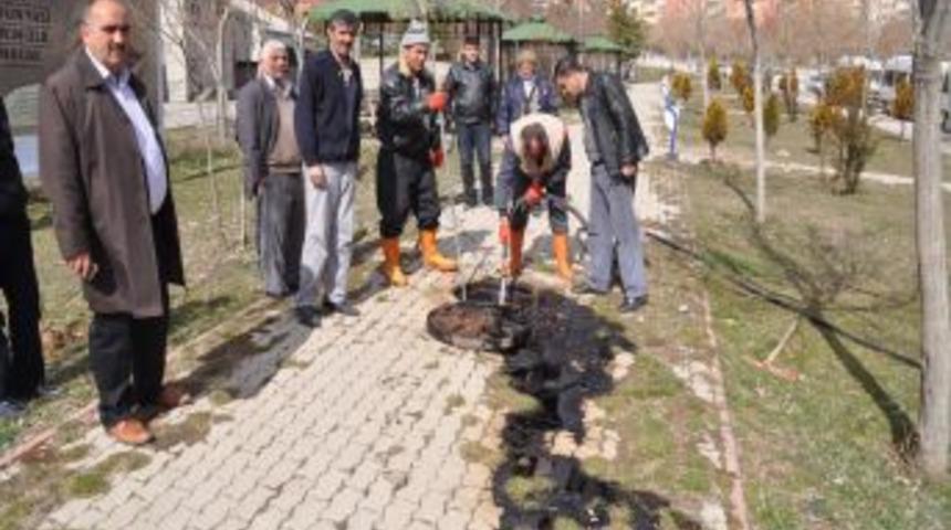 Kanalizasyona Karışan Fuel Oil, R&ouml;gar Kapağından Taştı