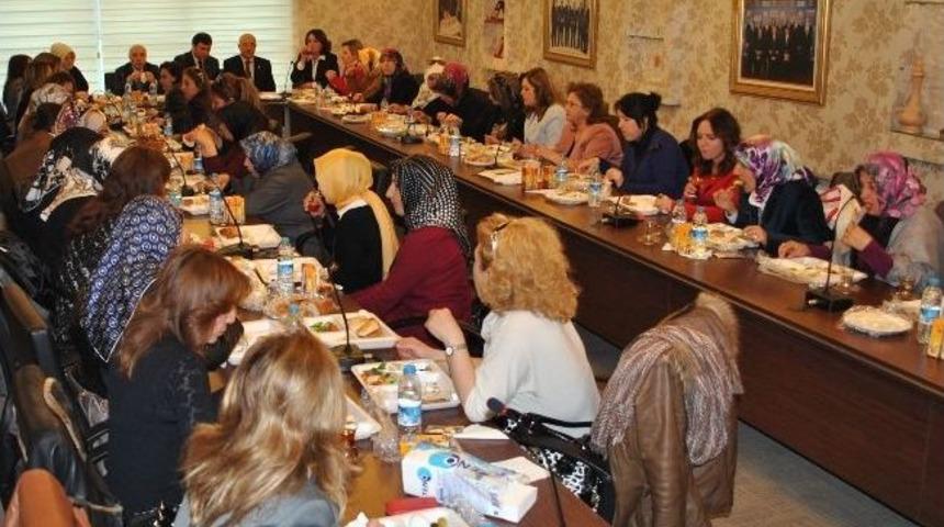 Ak Kadınlar Kahvaltıda Bir Araya Geldi