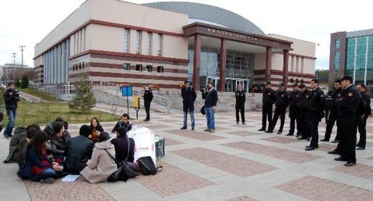 Öğrencilerin Yemek Protestosunda Arbede G1