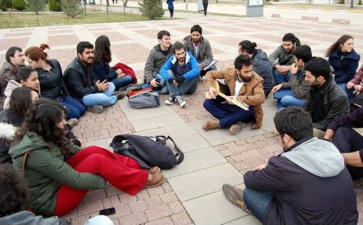 Öğrencilerin Yemek Protestosunda Arbede G3