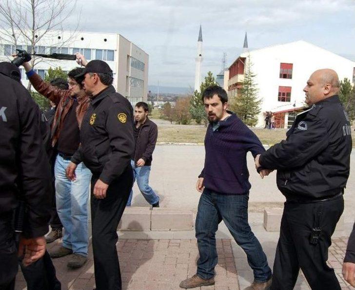 Öğrencilerin Yemek Protestosunda Arbede G5