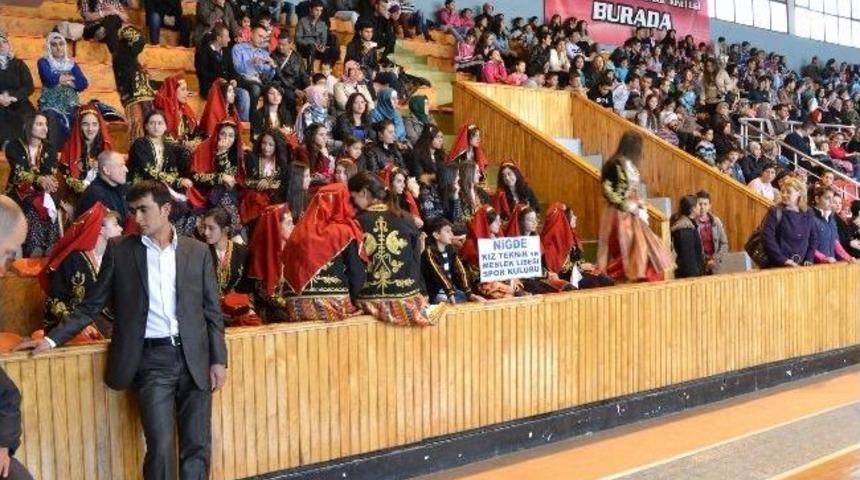 Niğde’de Halk Oyunları Yarışması Düzenlendi