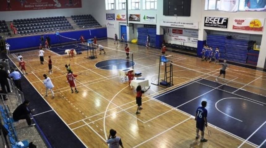 K&uuml;&ccedil;&uuml;kler Badminton M&uuml;sabakaları Başladı