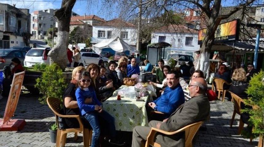 Chp Urla İlçe Teşkilatı, Özbek Köyü'nü Ziyaret Etti