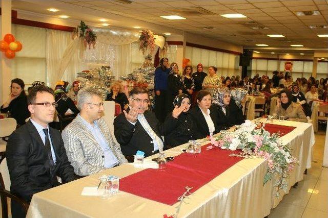 D&uuml;zce İsmetpaşa İlk&ouml;ğretim Okulu ndan Kadınlar G&uuml;n&uuml; Etkinliği 1