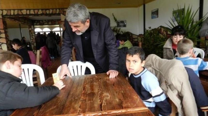 Edremit M&uuml;ft&uuml;l&uuml;ğ&uuml; Kimsesizleri Kahvaltıda Buluşturdu