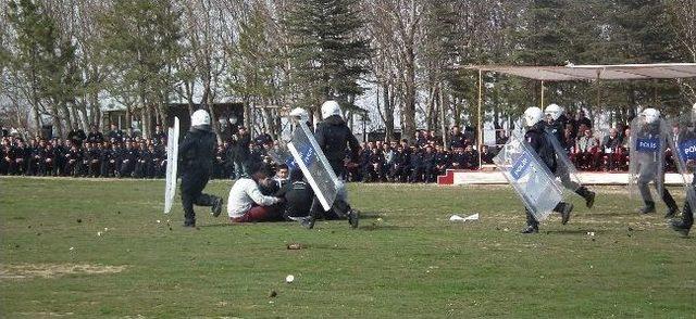 Polis Tatbikat Gerçekleştirdi