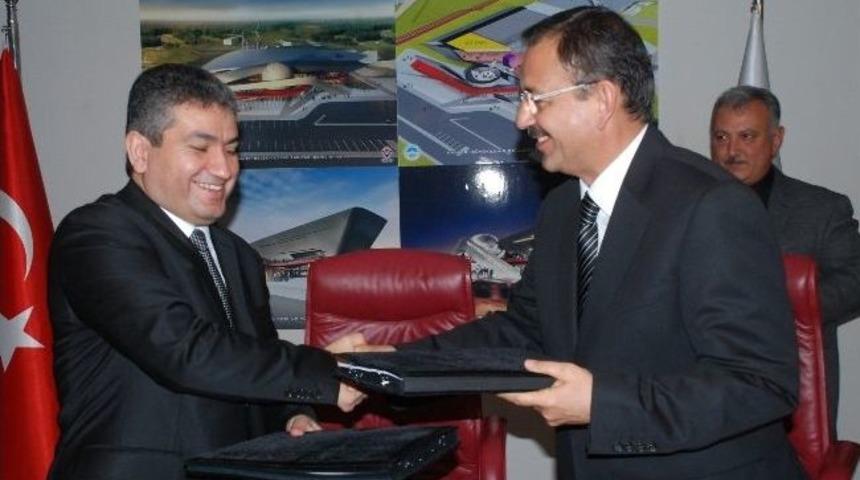 Bilim Merkezi İ&ccedil;in İmzalar Atıldı