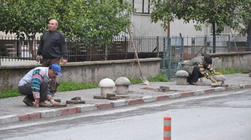 Uygunsuz Parklara Beton Mantarlı &Ccedil;&ouml;z&uuml;m