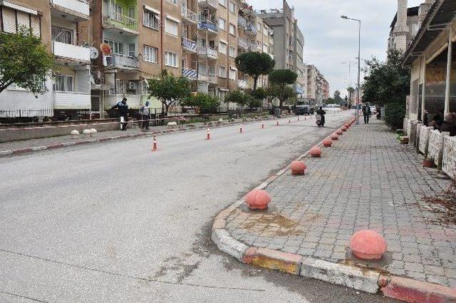 Uygunsuz Parklara Beton Mantarlı Çözüm