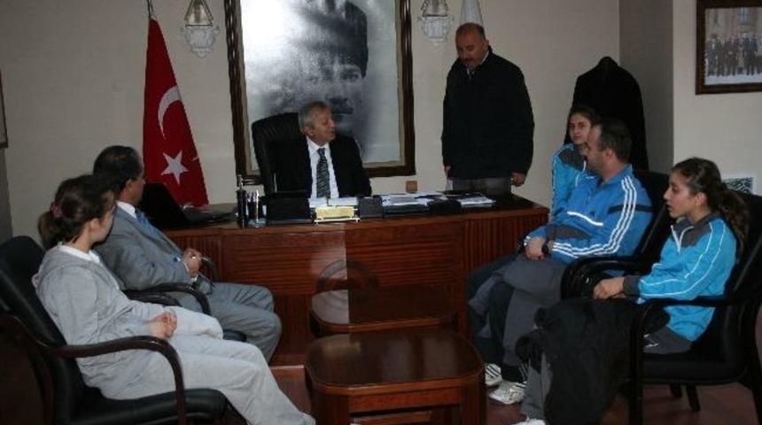 &Ouml;ğretmen Ve &Ouml;ğrencilerden Başkan Semerci&rsquo;ye Ziyaret