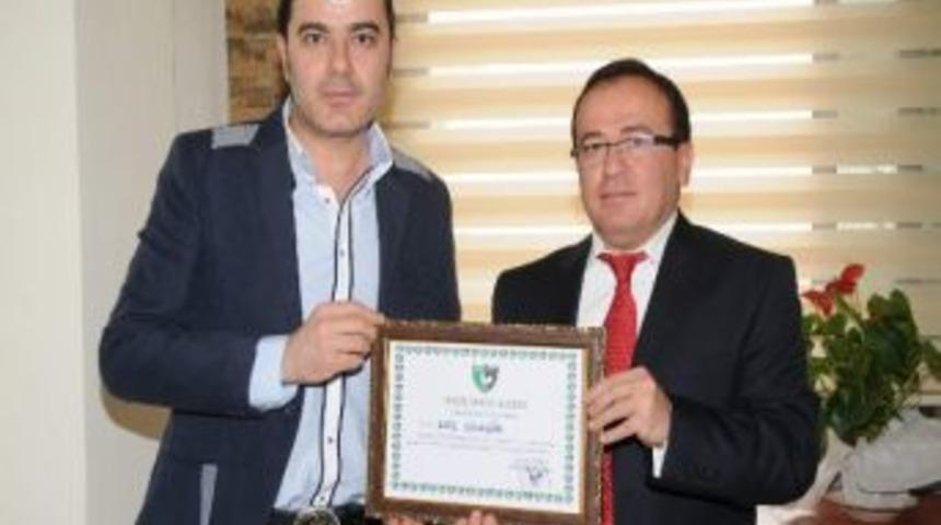 Sanat&ccedil;ı Efe Denizlispor&rsquo;a &Uuml;ye Oldu