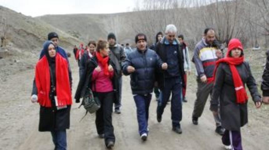 &Ccedil;ubuklular Sağlık I&ccedil;in Doğada Y&uuml;r&uuml;d&uuml;