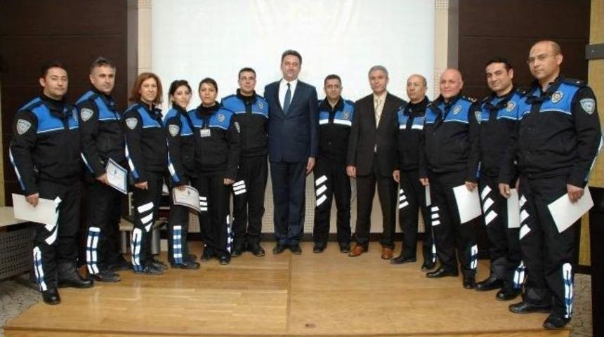 G&uuml;zel Konuşma Ve Diksiyon Eğitimene Katılan Personele Sertifika Verildi