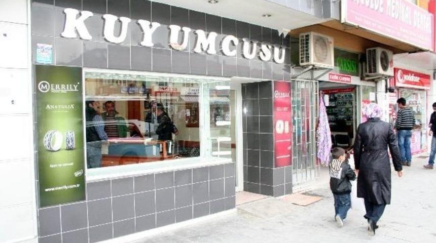 Hırsızlar G&uuml;venlik Kamerası Sayesinde Yakalandı