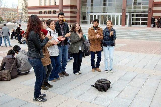 Esogü’de Gerginlik Halaylarla Sona Erdi