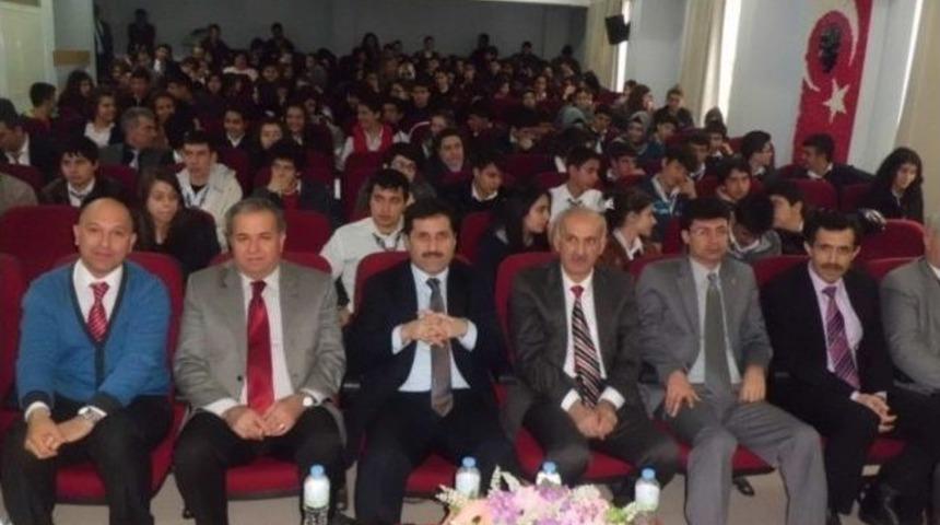 Salihli'de İstiklal Marşı&rsquo;nı G&uuml;zel Okuma Yarışması D&uuml;zenlendi