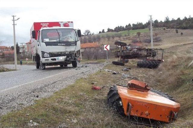 Hisarcık’ta Trafik Kazası: 2 Yaralı