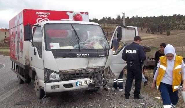 Hisarcık’ta Trafik Kazası: 2 Yaralı