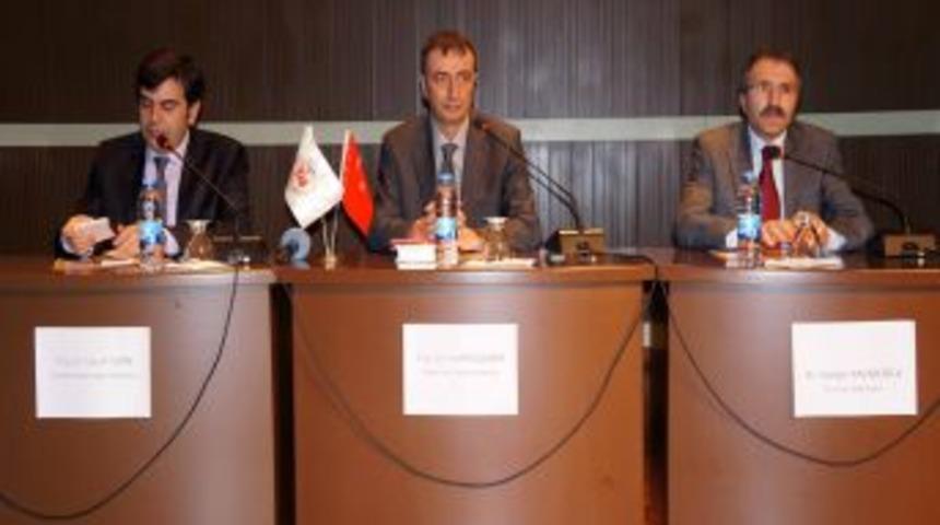 'T&uuml;rkiye'de Anayasa Mahkemesi'nin Insan Hak Ve &Ouml;zg&uuml;rl&uuml;klerini Koruma G&ouml;revi Yok'