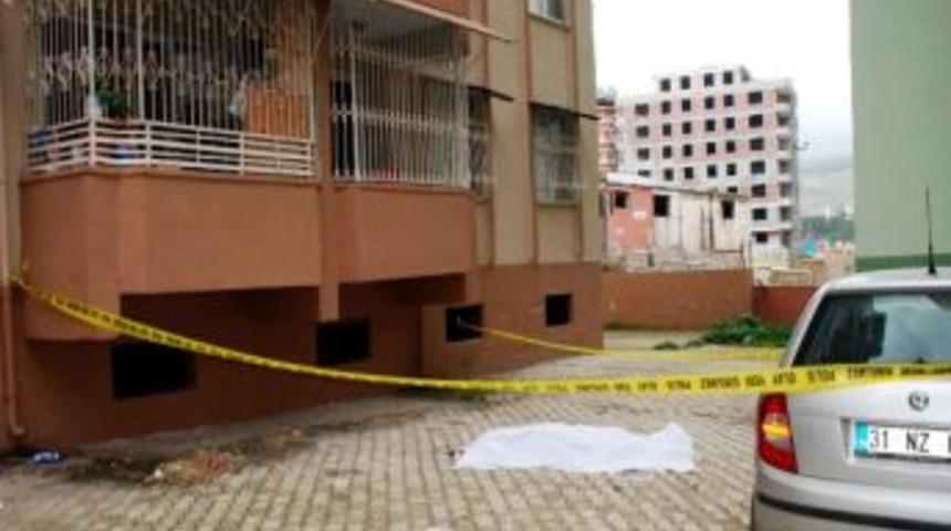 Eşini Eve D&ouml;nmesi İ&ccedil;in İkna Edemeyince İntihar Etti