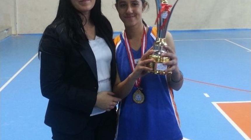 Nevruz Turnuvası&rsquo;nda Şampiyonluk Belediyespor Kız Basketbol Takımının Oldu