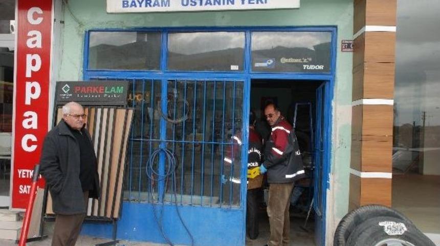 Emekli Astsubay Silahını Temizlerken Kendini Vurdu