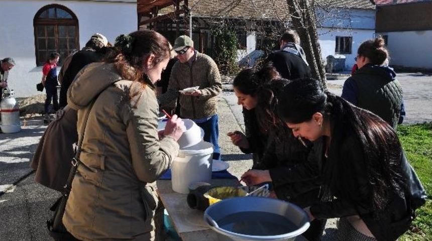 K&uuml;lt&uuml;rler El Sanatlarında Buluştu