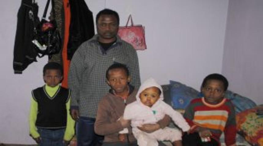 Hakkari'de Yaşayan Sudanlı Aile Yetkililerden Iş Istiyor