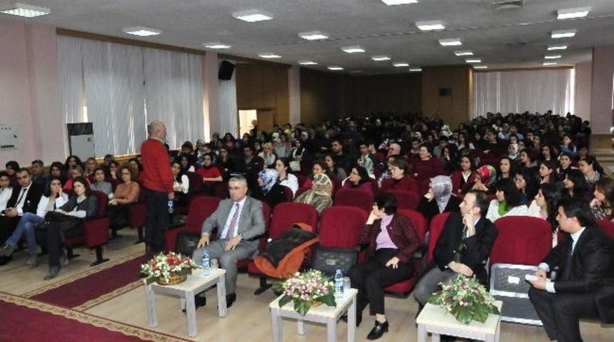 &Uuml;niversiteli &Ouml;ğrencilere Evlilik Senaryoları Anlatıldı