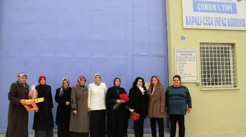 Kadın Mahkumlara Protokol Eşlerinden Moral
