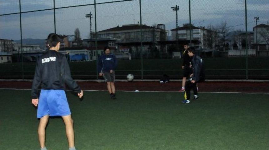 Fenerbah&ccedil;eli Eski Futbolcu Faruk, Yeşil Sahalara D&ouml;nd&uuml;