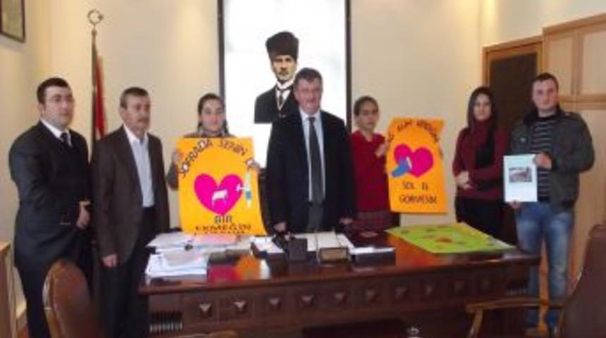 Muhta&ccedil;lar I&ccedil;in 'Bir Ekmek De Sen Koy Sepete' Projesi Tanıtıldı