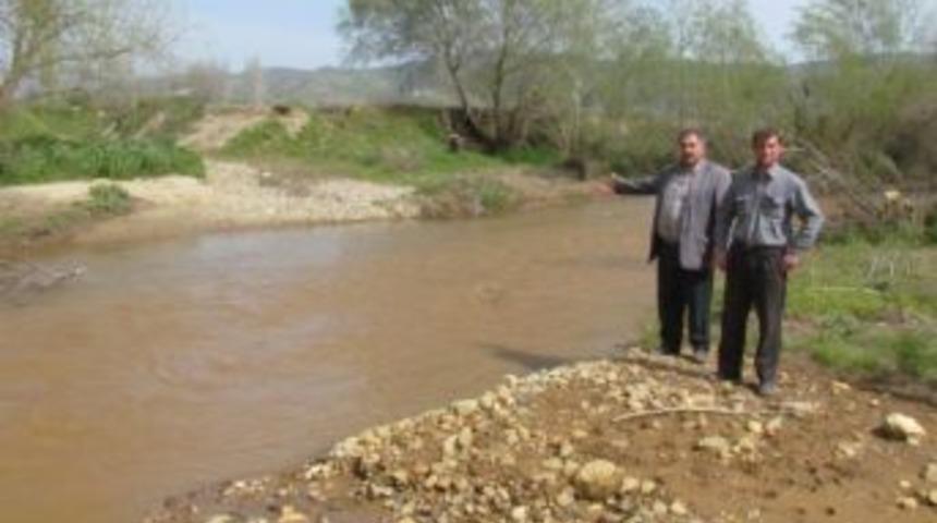 Alaşarlı K&ouml;yl&uuml;leri Menderes Nehrine K&ouml;pr&uuml; İstiyor