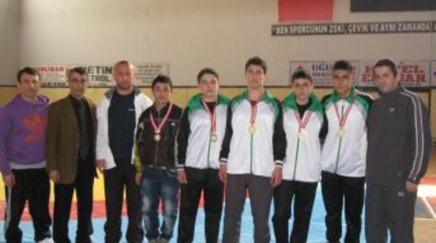 Alaplılı g&uuml;reş&ccedil;iler Zonguldak'ı temsil etti