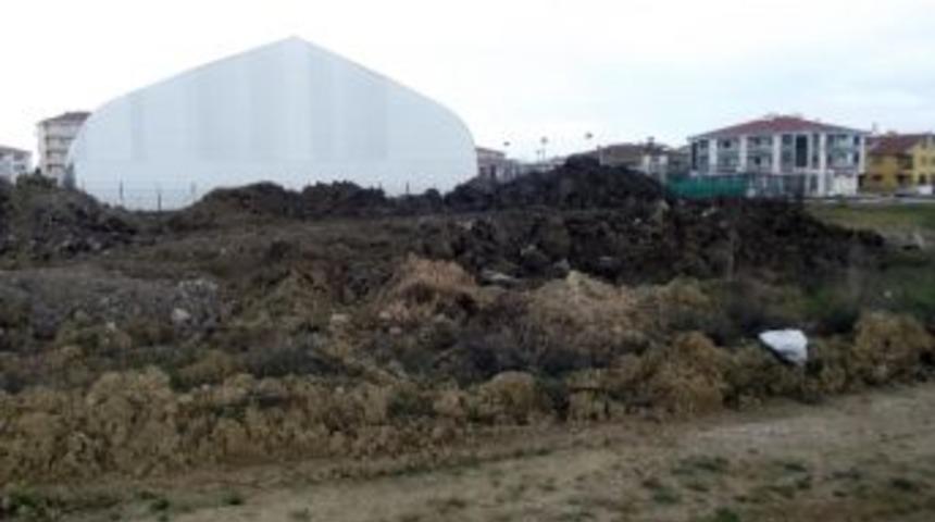 Yalova'da Adnan Menderes Mahallesi Sakinlerinden Moloz Tepkisi