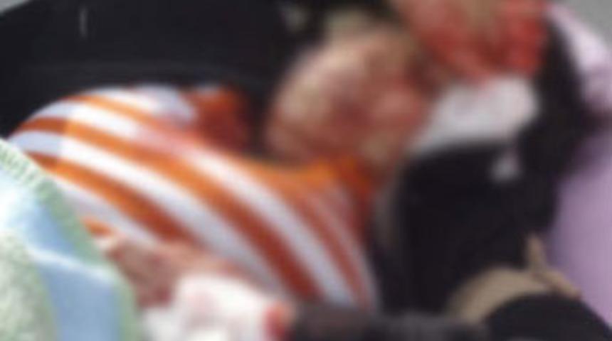 Boşanma aşamasındaki eşini bı&ccedil;akladı