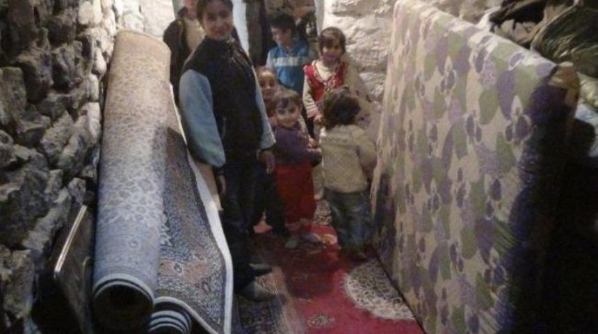 Bitlis'te 14 N&uuml;fuslu Aile Yardım Bekliyor