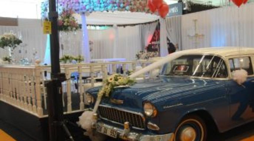 &lsquo;Evlilik Fuarı&rsquo; D&uuml;ğ&uuml;n Hazırlığı Yapanların Akınına Uğradı